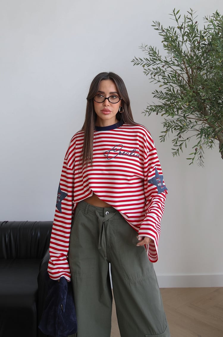 Kırmızı Kolları Yıldız Baskılı Çizgili İnce Sweatshirt 