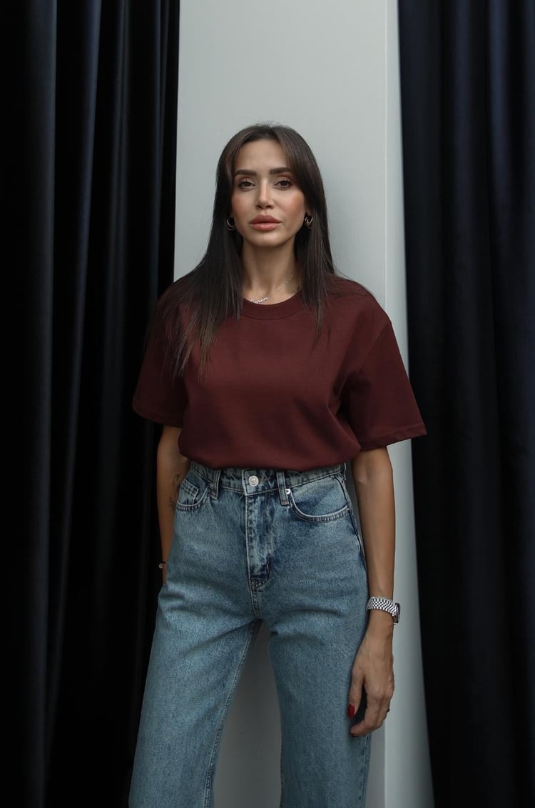 Koyu Bordo Dekoratif Dikişli Tok Doku Tişört