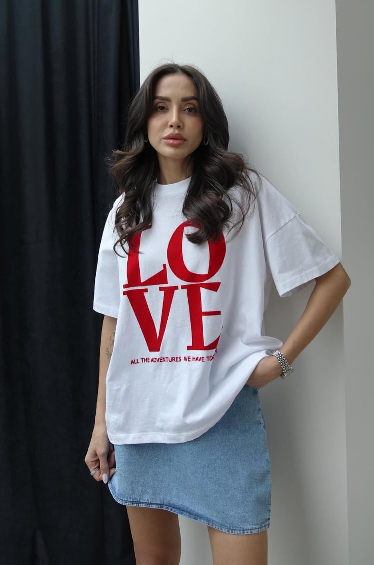 Love Kırmızı Baskılı Beyaz Tişört