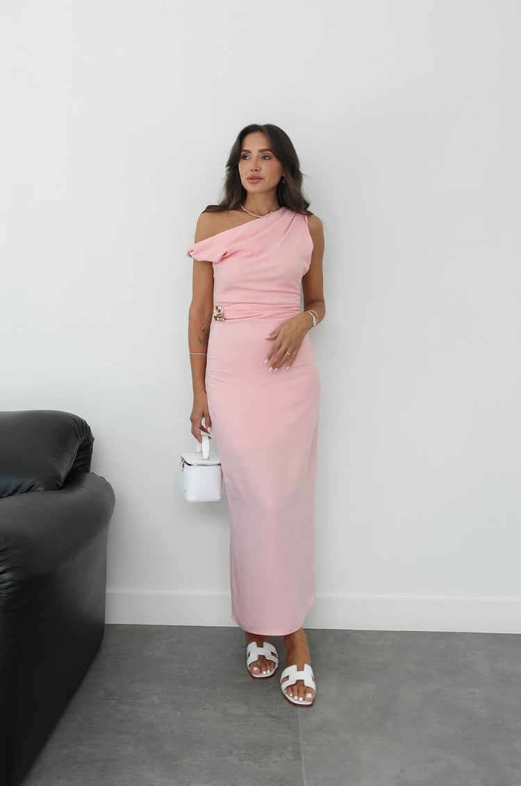 Pembe Büzgü Detaylı Gold Aksesuarlı Elbise
