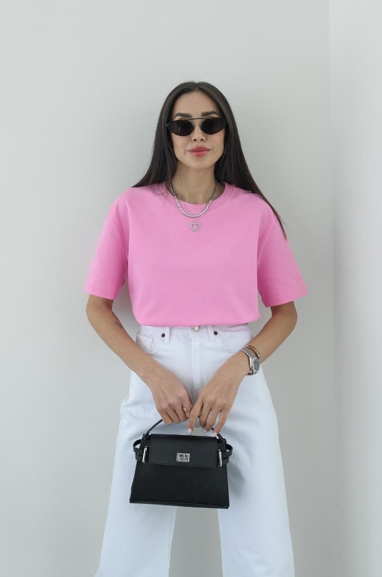 Pembe Dekoratif Dikişli Tok Doku Tişört