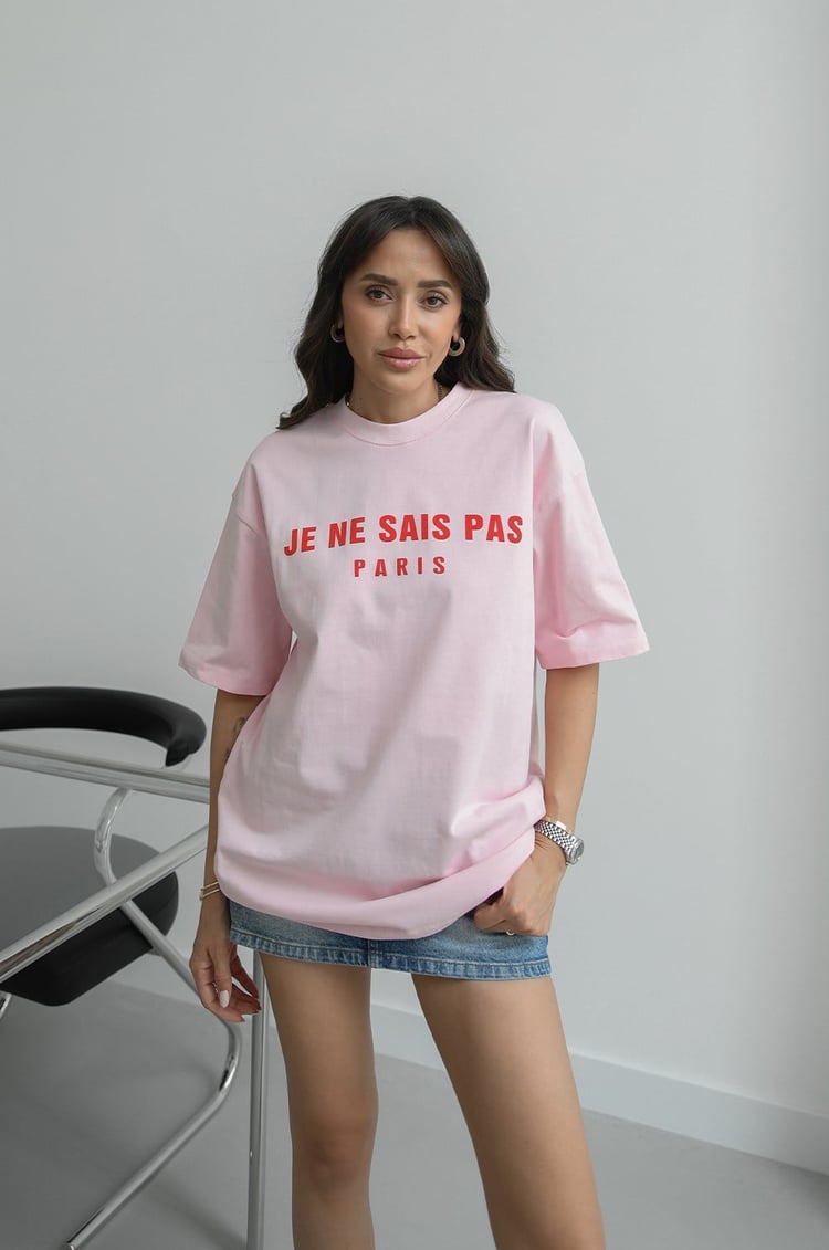 Pembe Je Ne Sais Pas Bakılı Tişört