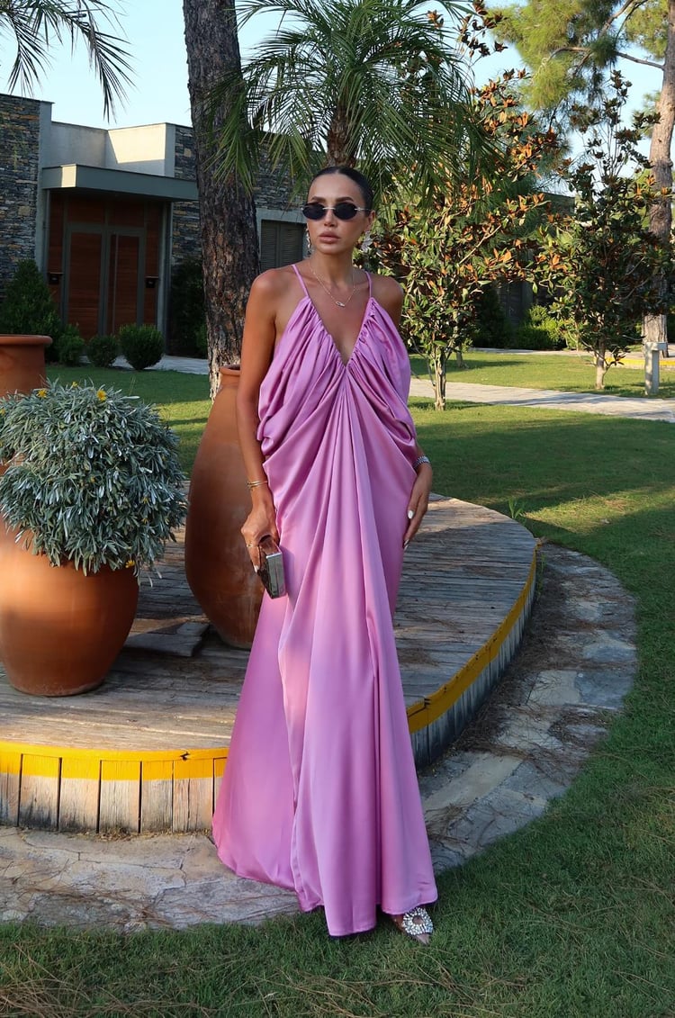 Pembe Saten Yüzeyli Hacimli Elbise