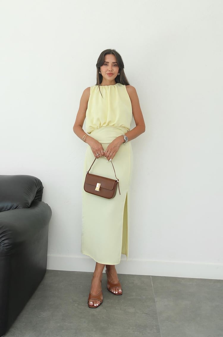 Sarı Üstü Büzgü Detaylı Elbise