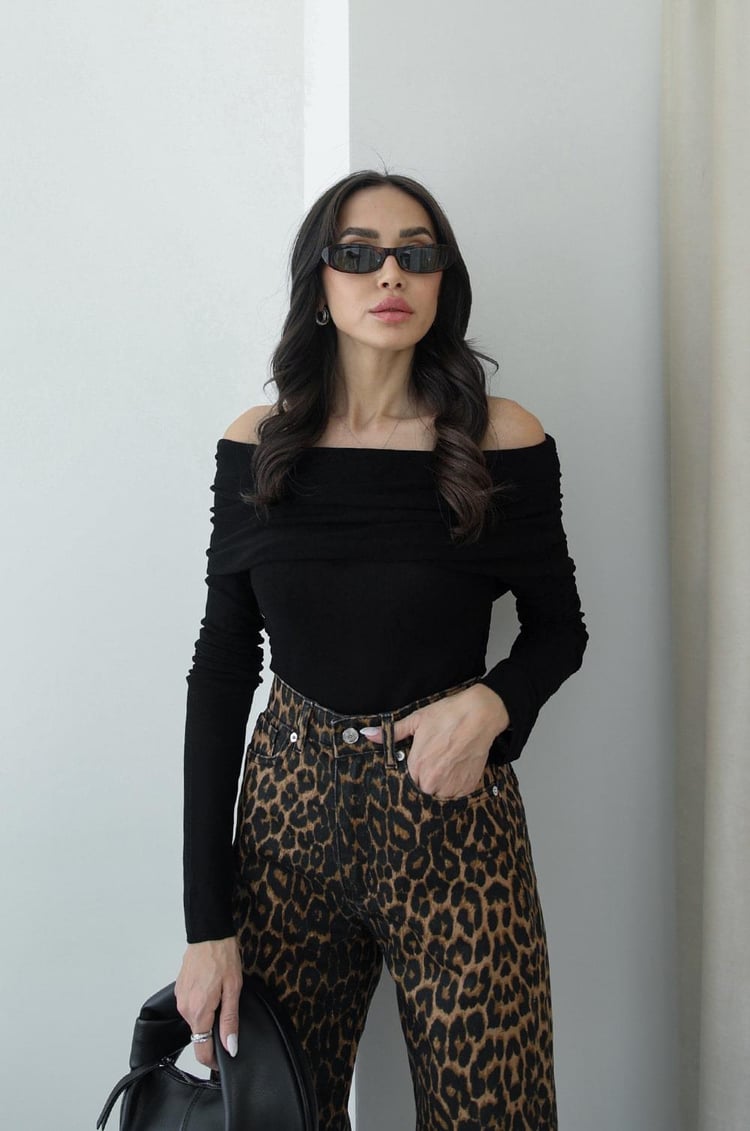 Siyah Madonna Yaka Yanı Büzgülü Bluz