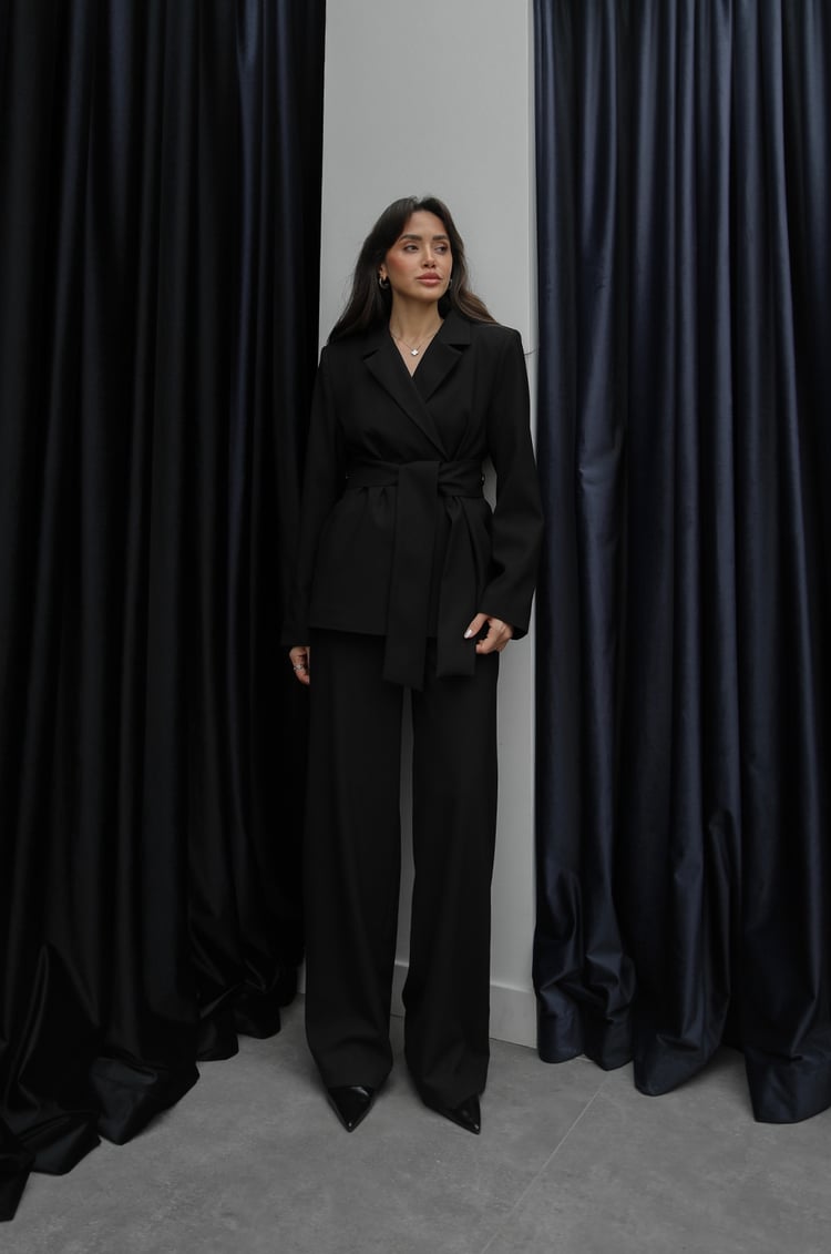 Siyah Notch Lapel Kuşaklı Blazer Takım