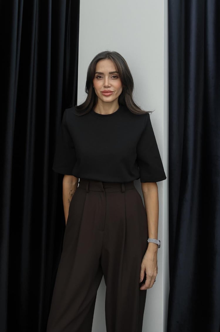 Siyah Rosa Vatkalı Tişört