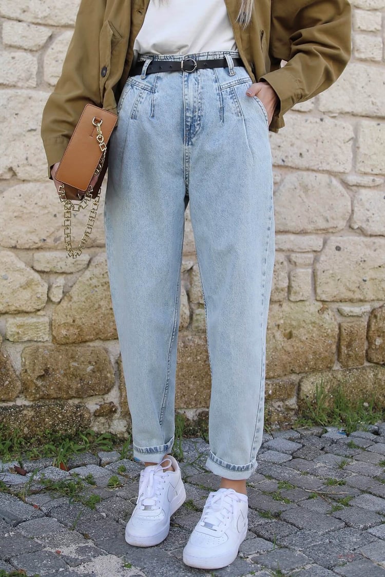 Açık Mavi Kemerli Mom Jean