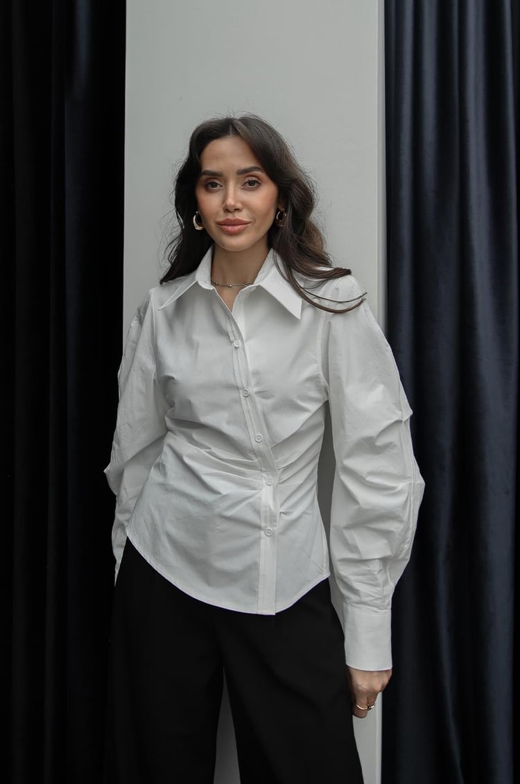 Beyaz Çapraz Düğmeli Drapeli Gömlek