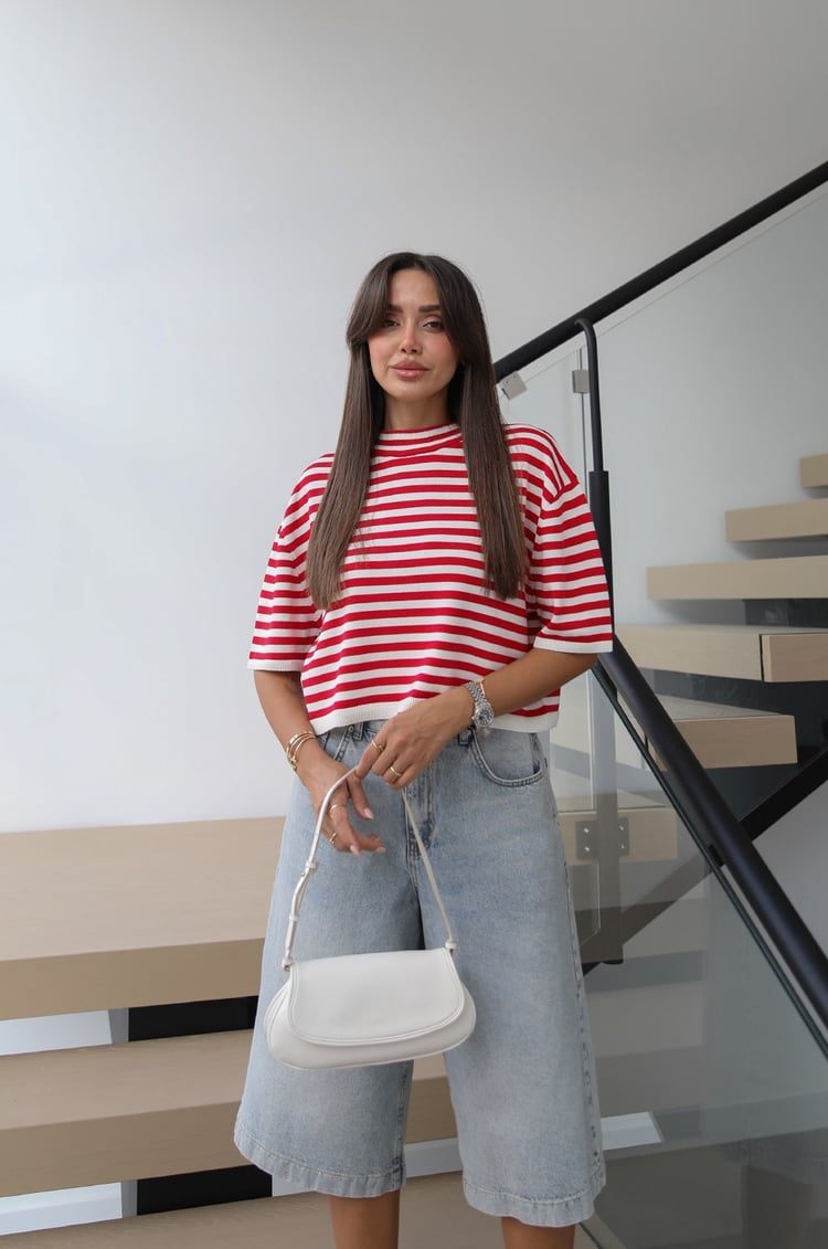 Ekru Kırmızı Striped Kısa Kollu Triko