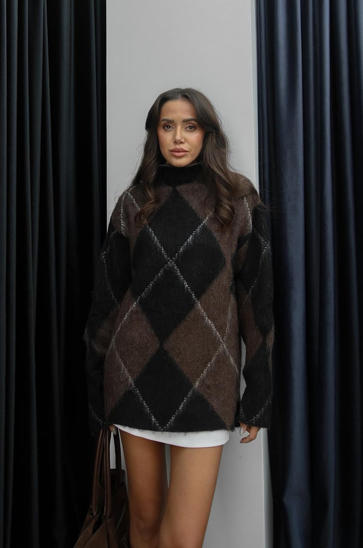 Kahverengi Dik Yaka Baklava Desenli Kazak