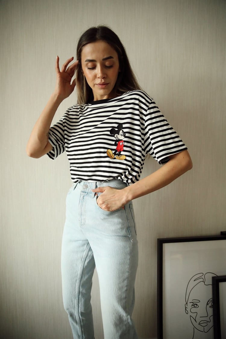 Siyah Beyaz Çizgili Mickey Mouse Nakışlı Tişört