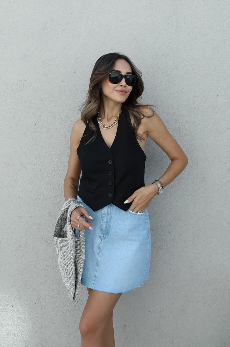 Siyah Boyun Askılı Yelek