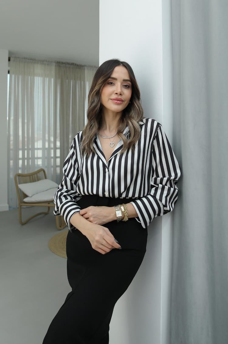 Siyah Çizgili Saten Gömlek