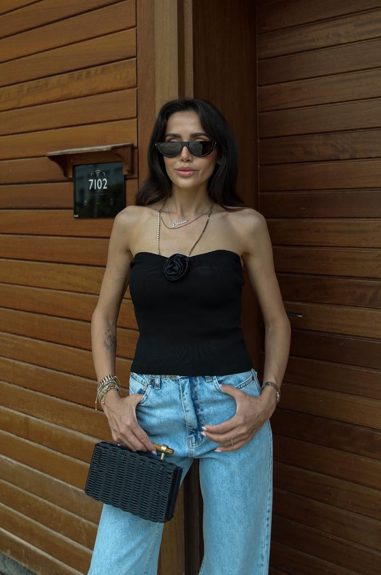 Siyah Gül Detaylı Straplez Bluz