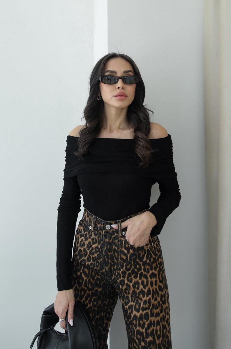 Siyah Madonna Yaka Yanı Büzgülü Bluz