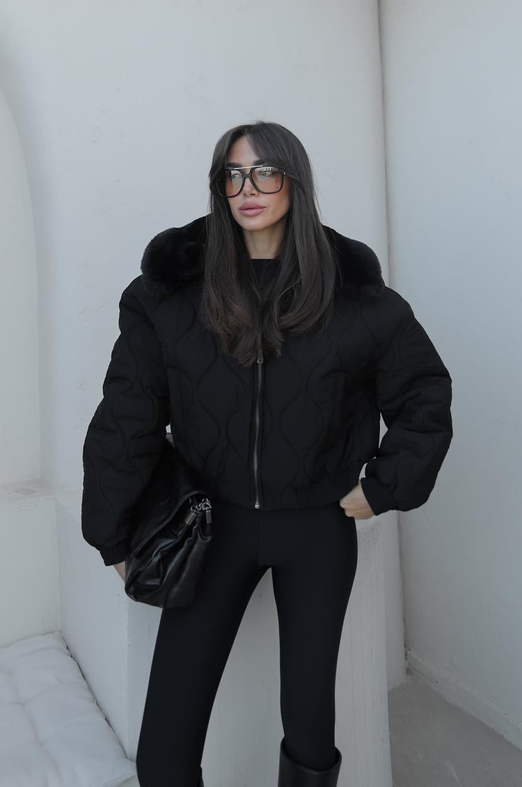 Siyah Posey Kürk Detaylı Kapitone Mont