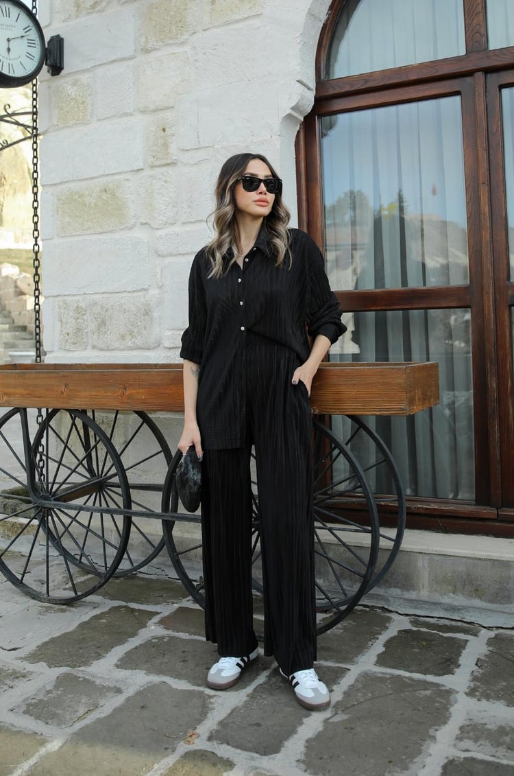 Siyah Simple Piliseli Gömlek Pantolon Takım