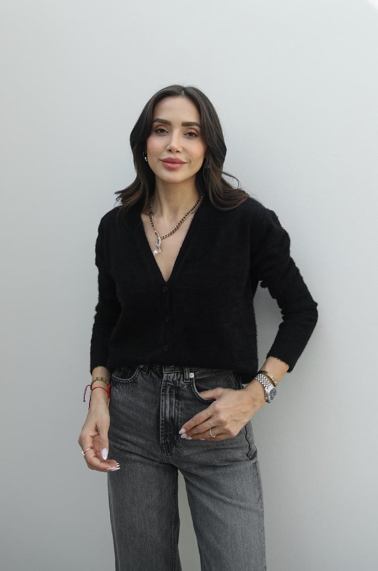 Siyah V Yaka Yumoş Hırka