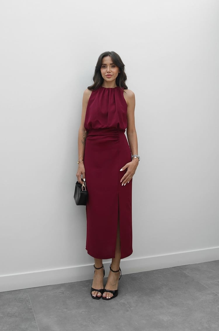 Vişne Rengi Üstü Büzgü Detaylı Elbise