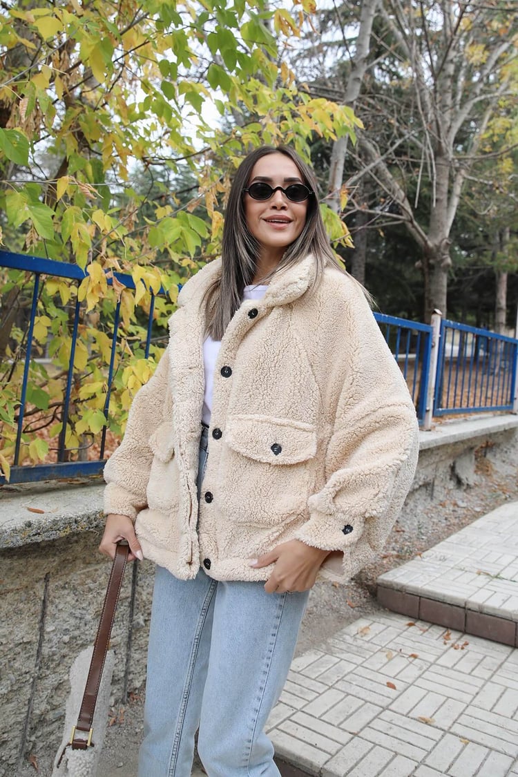 Açık Bej Önü Cepli Peluş Ceket