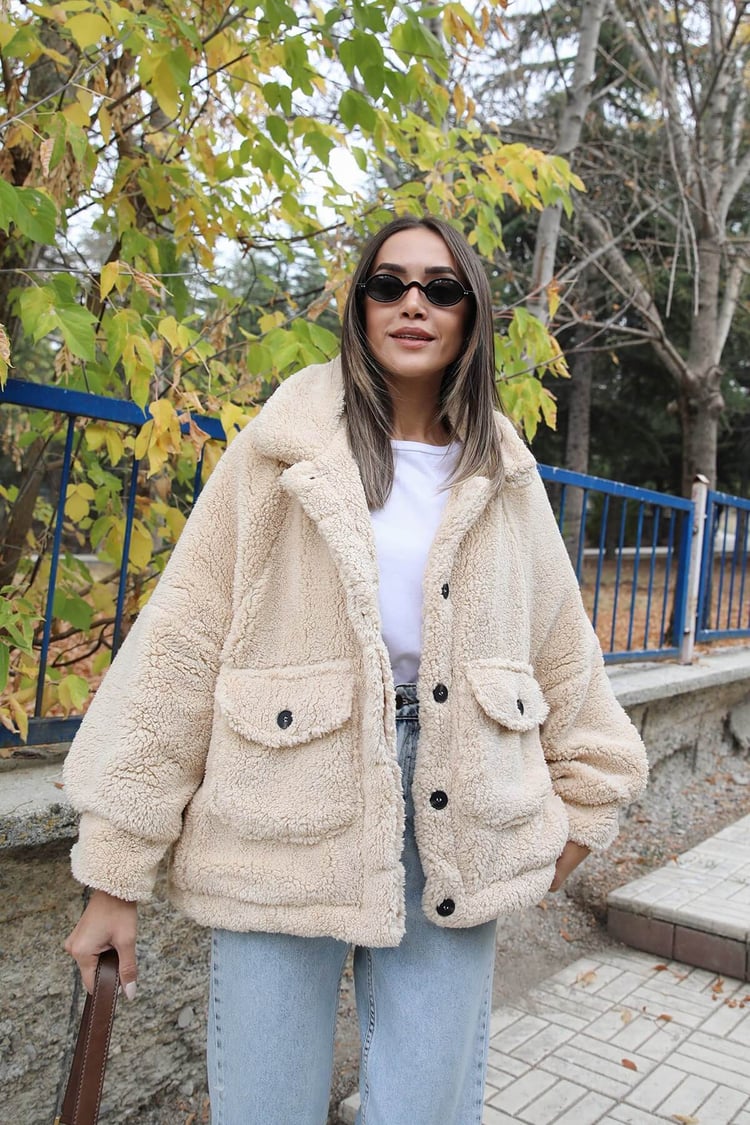 Açık Bej Önü Cepli Peluş Ceket