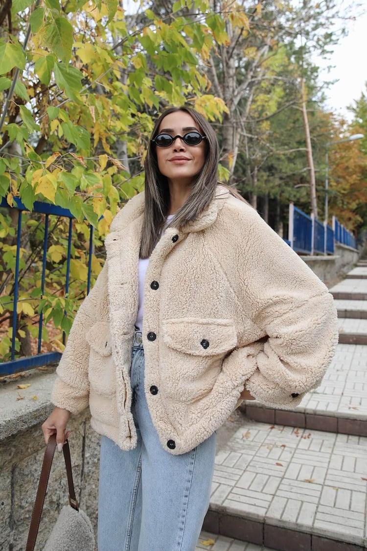 Açık Bej Önü Cepli Peluş Ceket