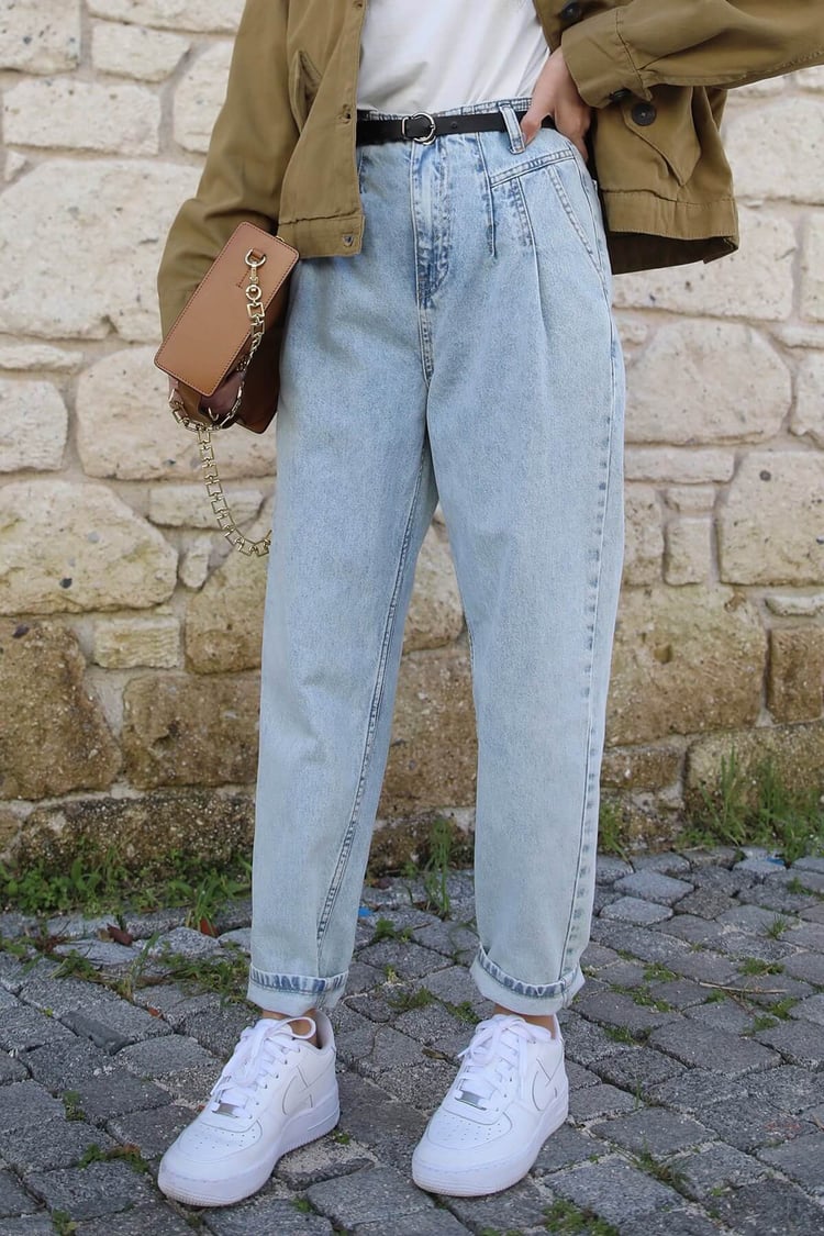 Açık Mavi Kemerli Mom Jean