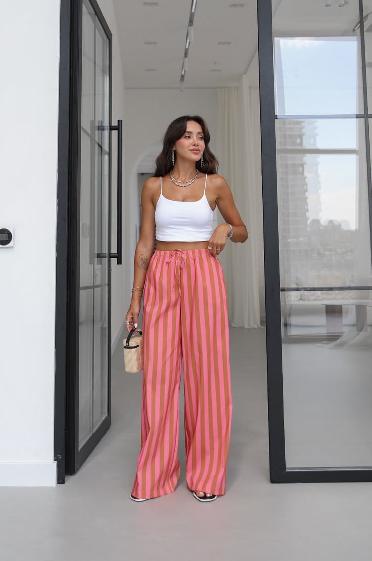 Açık Pembe Dikey Çizgili Pantolon