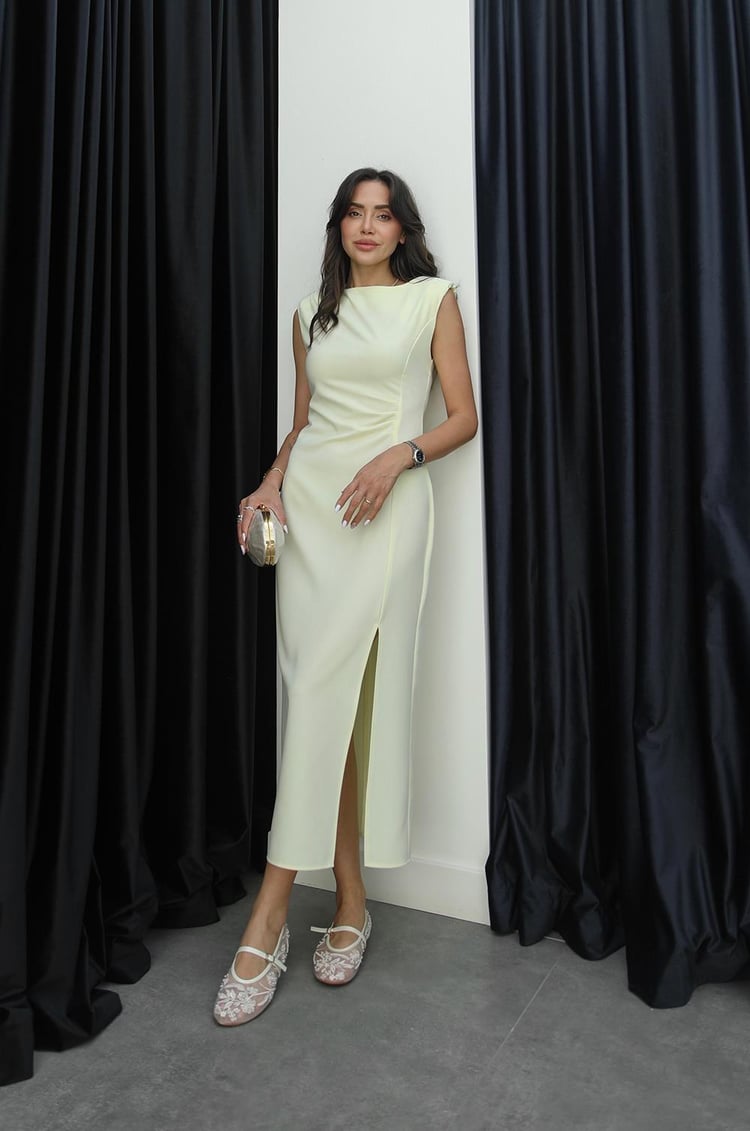 Açık Sarı Nick Yırtmaçlı Vatkalı Elbise