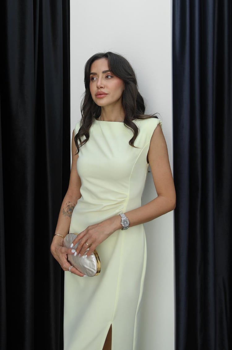 Açık Sarı Nick Yırtmaçlı Vatkalı Elbise