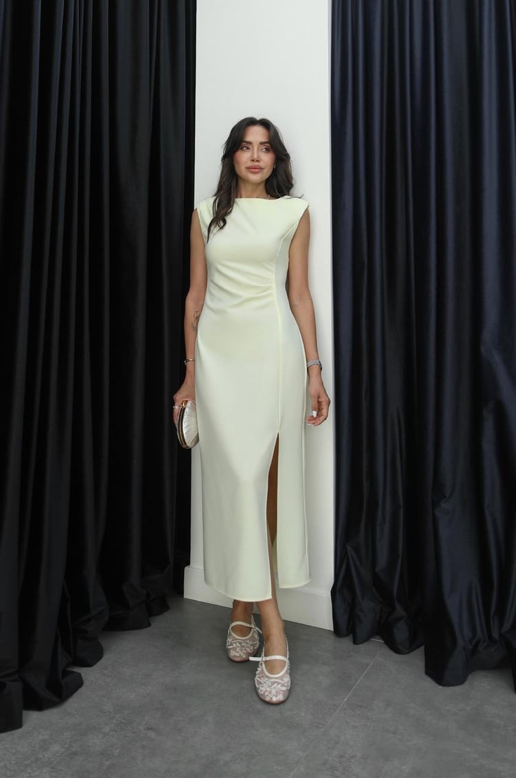 Açık Sarı Nick Yırtmaçlı Vatkalı Elbise