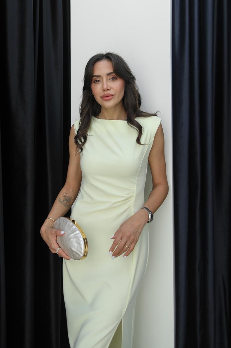 Açık Sarı Nick Yırtmaçlı Vatkalı Elbise