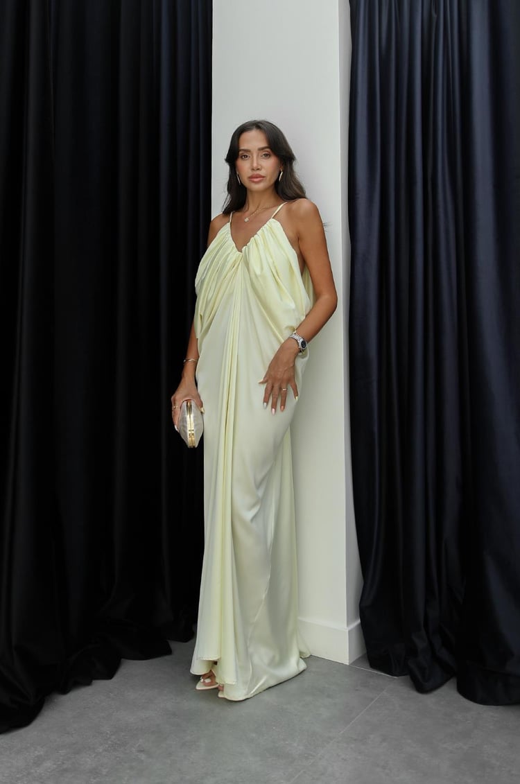 Açık Sarı Saten Yüzeyli Hacimli Elbise