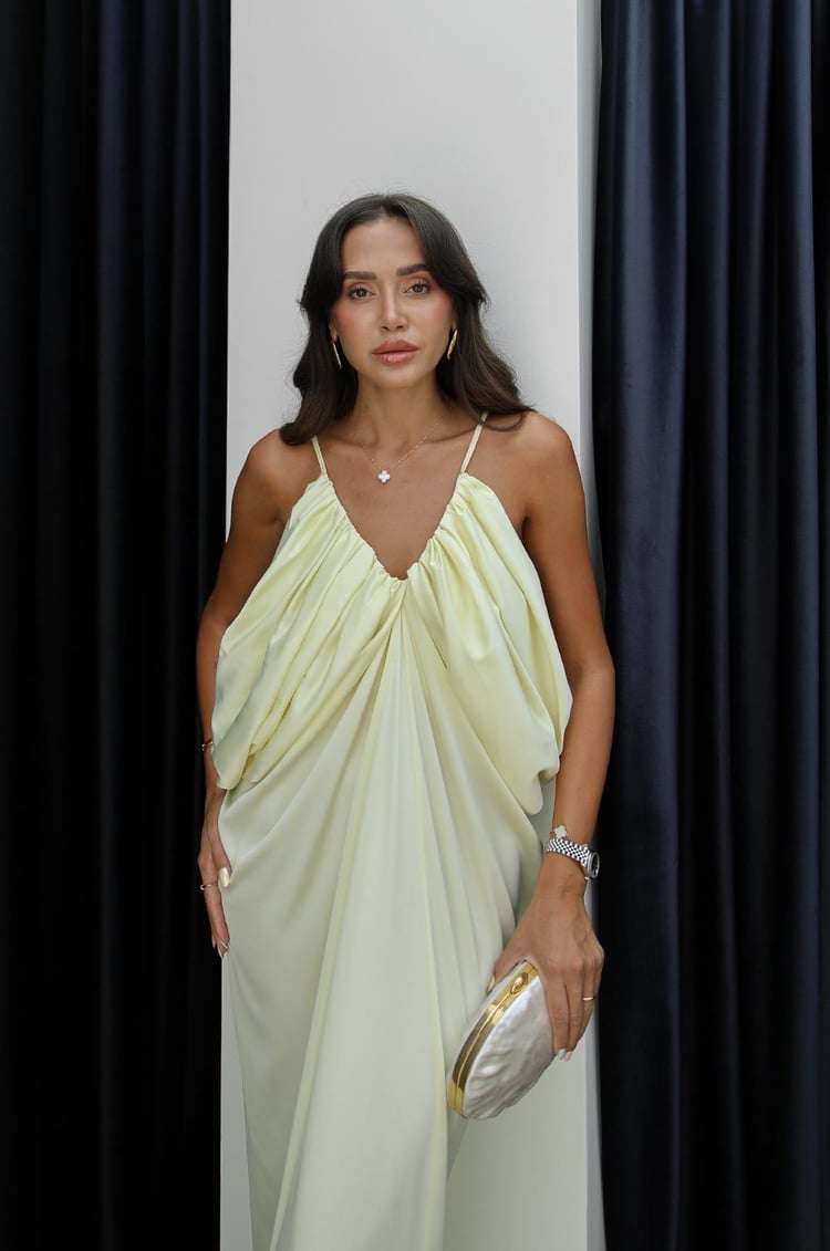 Açık Sarı Saten Yüzeyli Hacimli Elbise