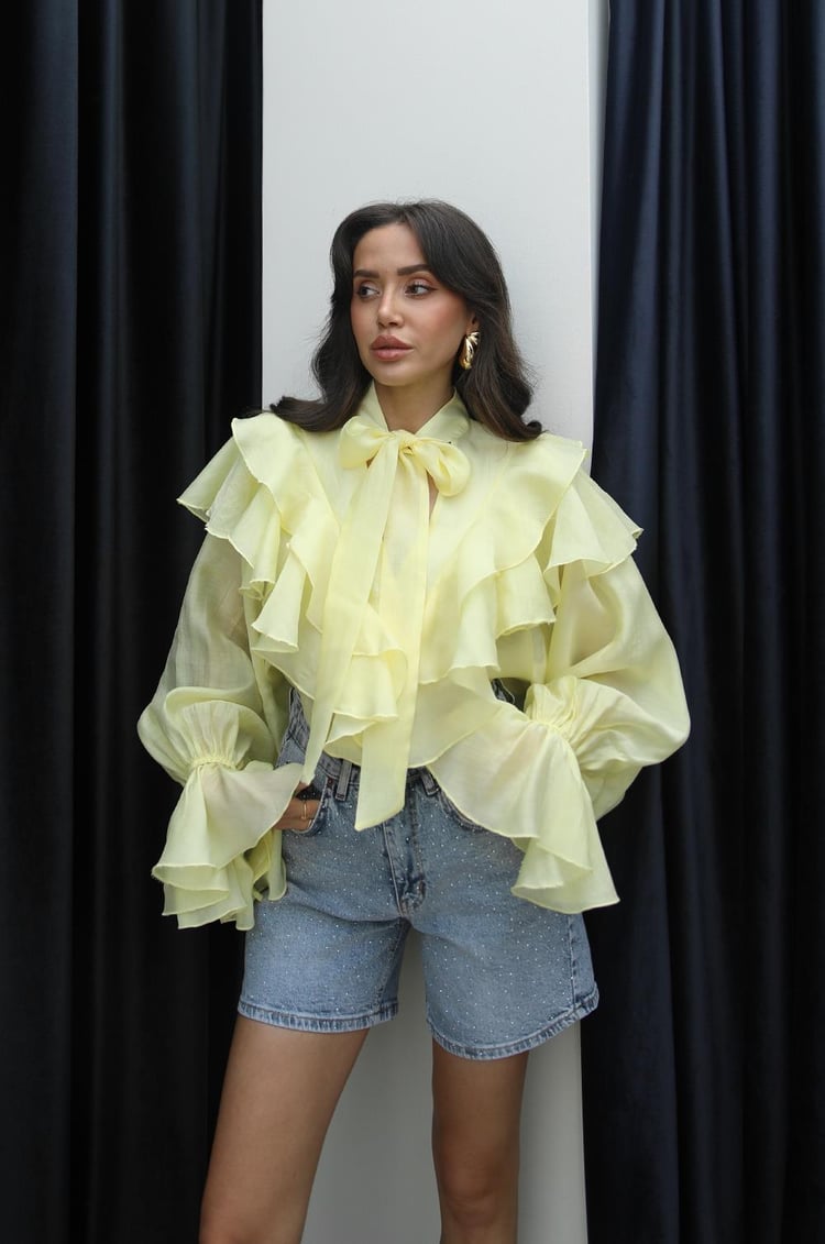Açık Sarı Sovana Bağlama Detaylı Gömlek