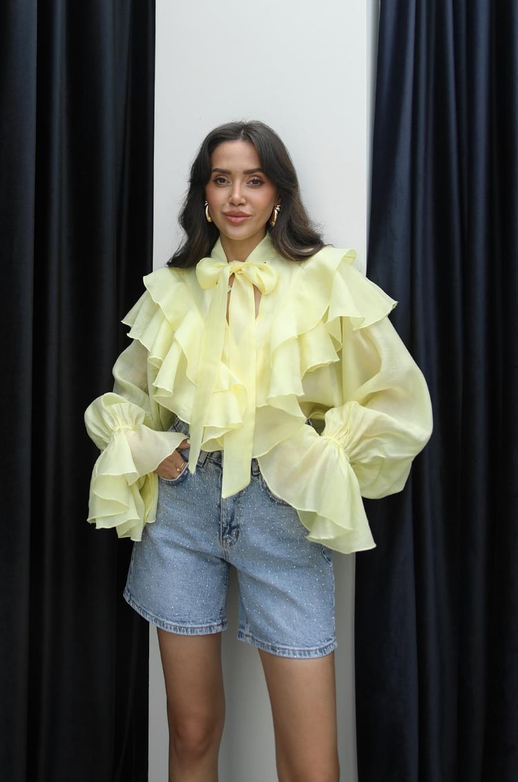 Açık Sarı Sovana Bağlama Detaylı Gömlek