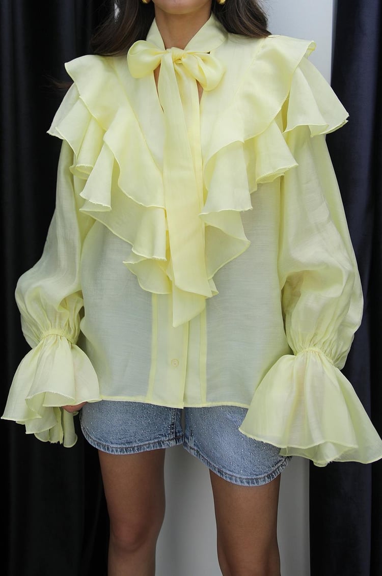 Açık Sarı Sovana Bağlama Detaylı Gömlek
