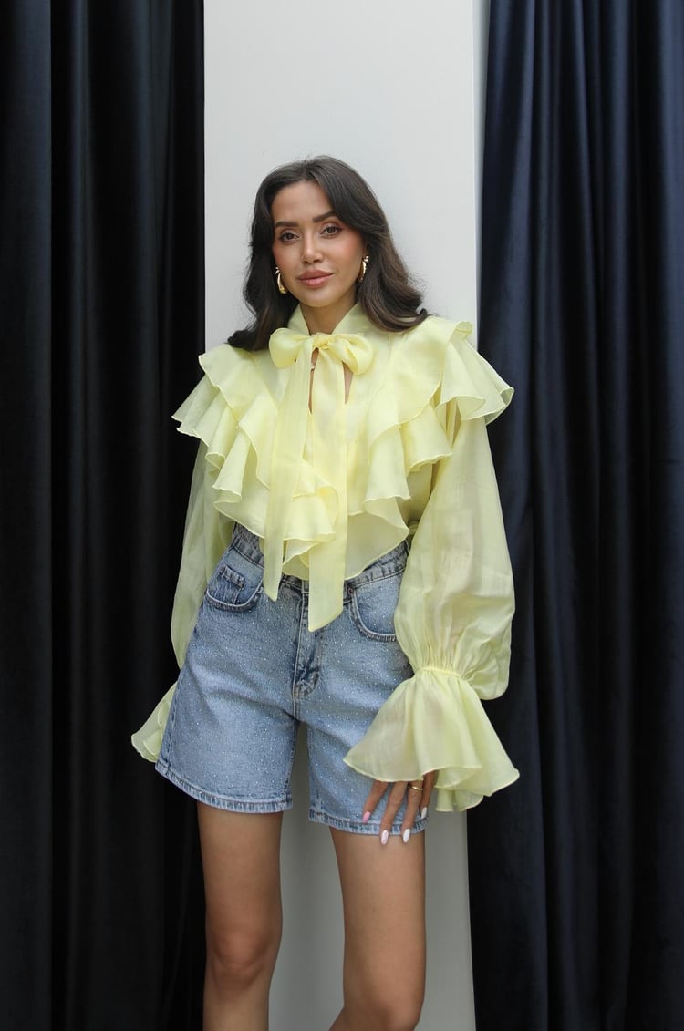 Açık Sarı Sovana Bağlama Detaylı Gömlek