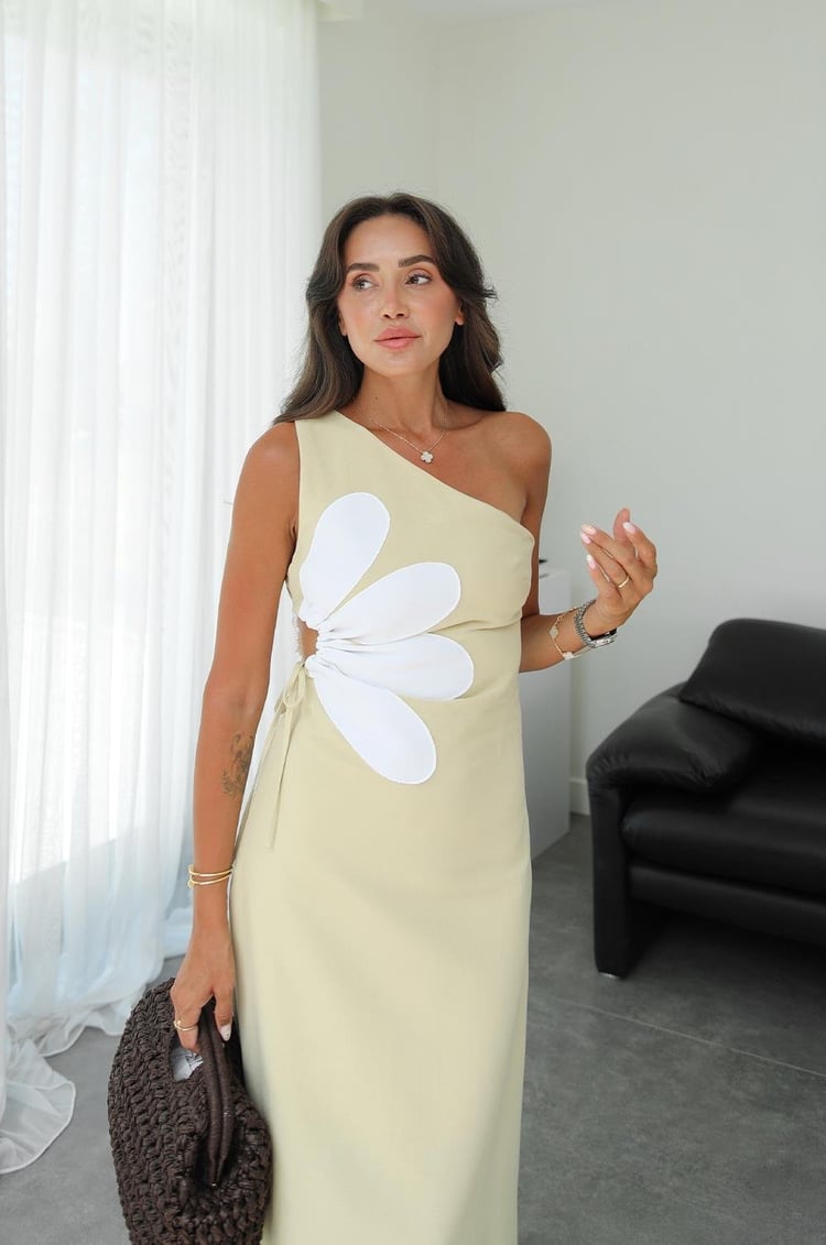 Açık Sarı Yan Dekolte Kısmı Çiçekli Elbise