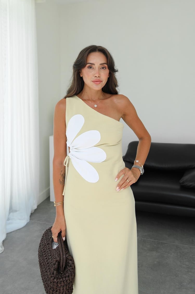 Açık Sarı Yan Dekolte Kısmı Çiçekli Elbise
