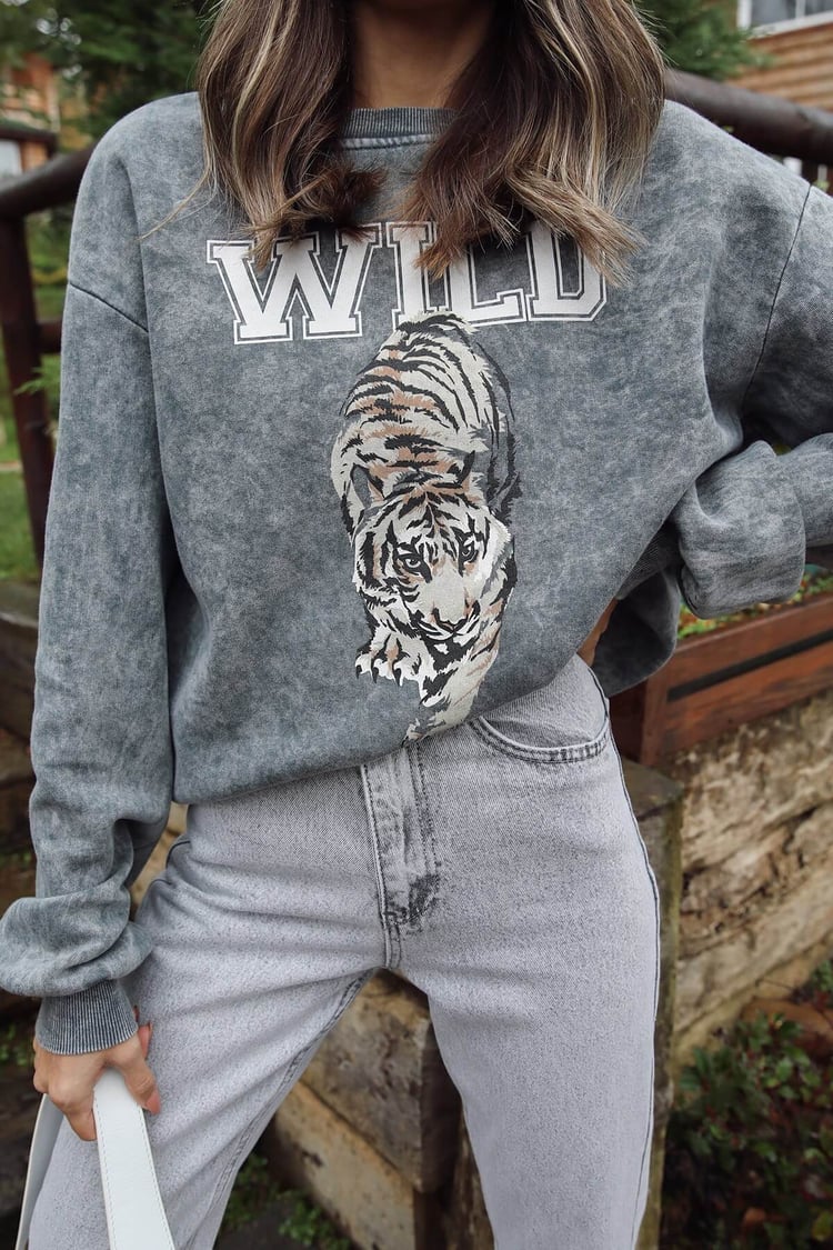 Antrasit Yıkamalı Wild Baskılı Sweatshirt