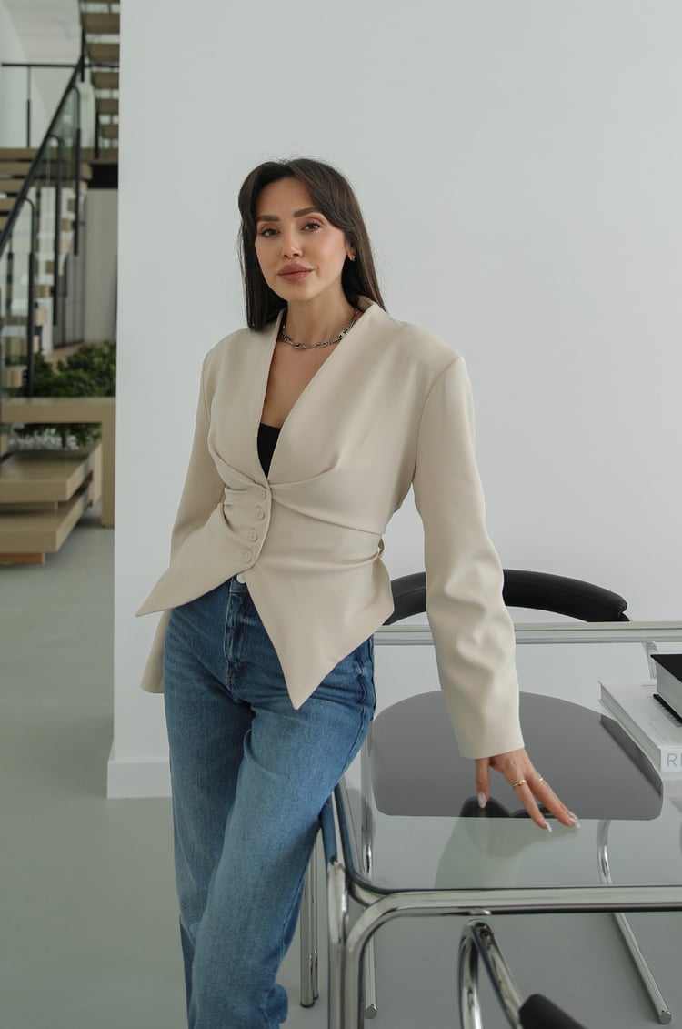 Bej Arkası Bağlama Detaylı Blazer Ceket