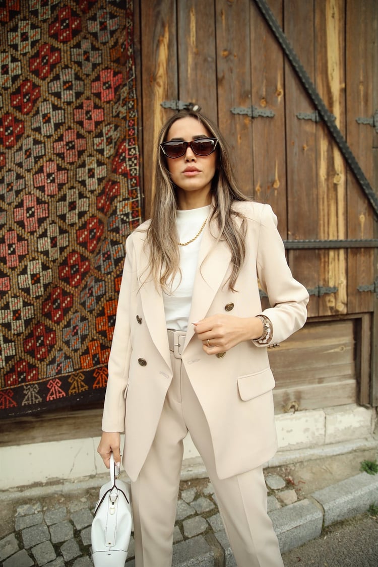 Bej Blazer Ceket/Kemerli Pantolon Takım
