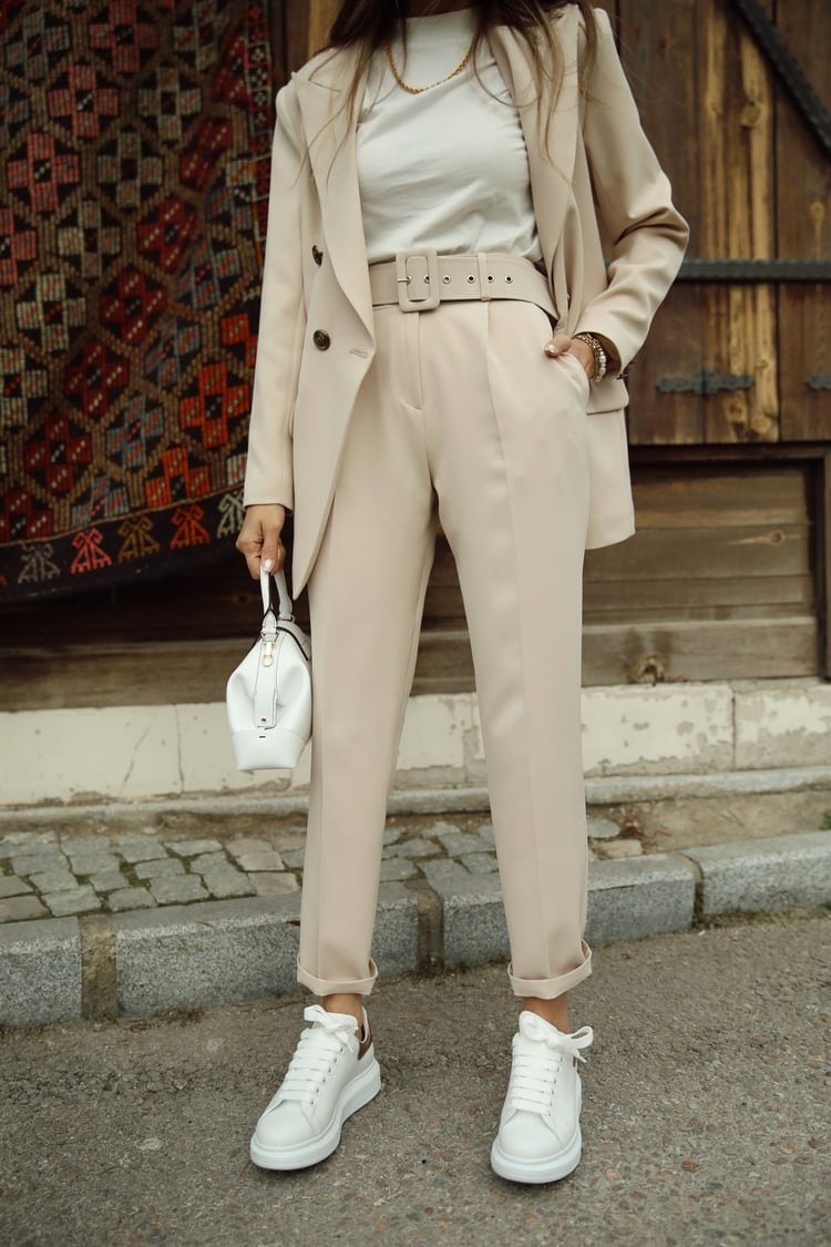Bej Blazer Ceket/Kemerli Pantolon Takım