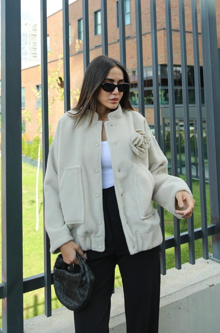 Bej Gül Detaylı Bomber Ceket