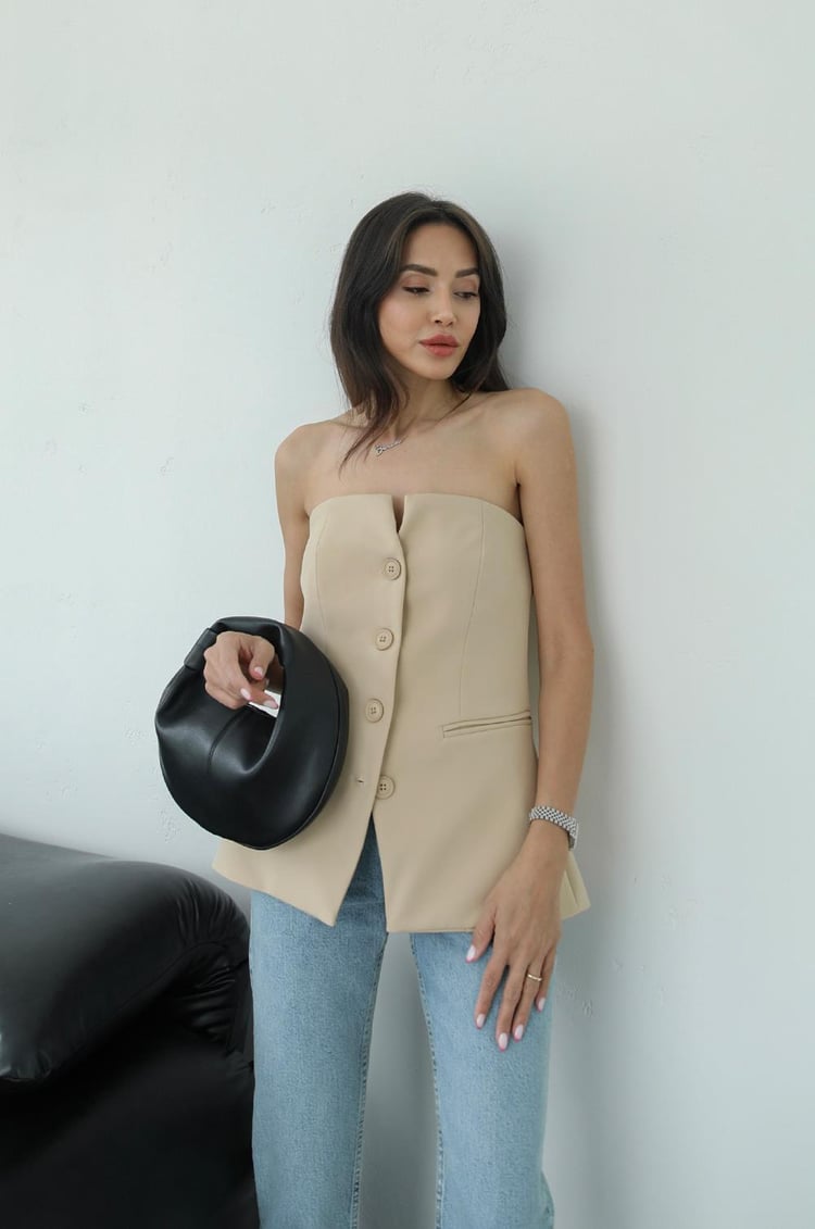 Bej Önü Düğmeli Staplez Bluz
