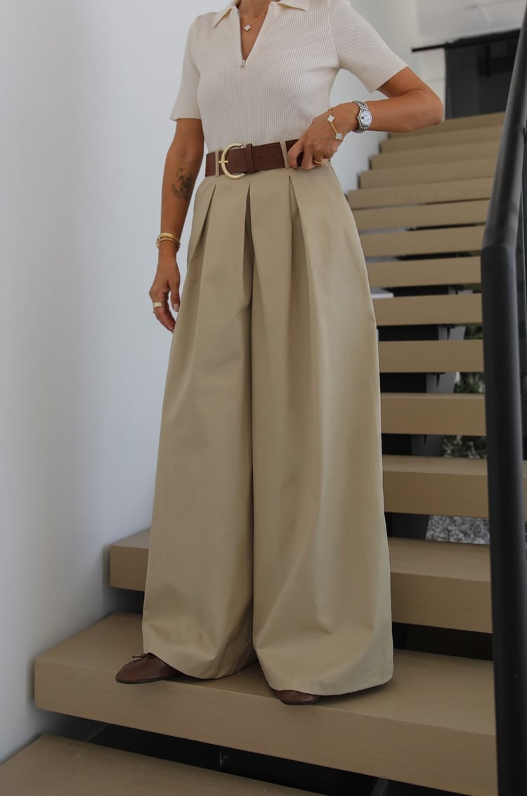 Bej Pilikaşe Detaylı Kemerli Pantolon