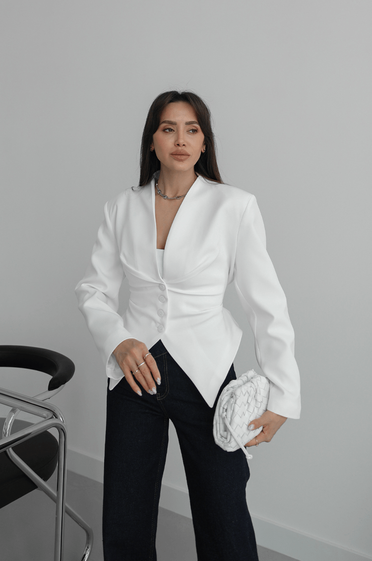 Beyaz Arkası Bağlama Detaylı Blazer Ceket
