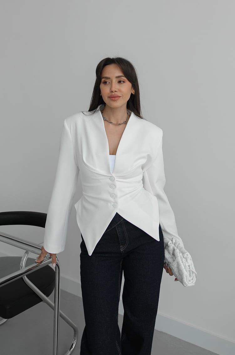 Beyaz Arkası Bağlama Detaylı Blazer Ceket